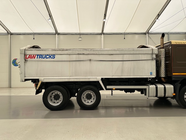 Volvo FM9 300 6×4 Sleeper Cab Tipper Manual