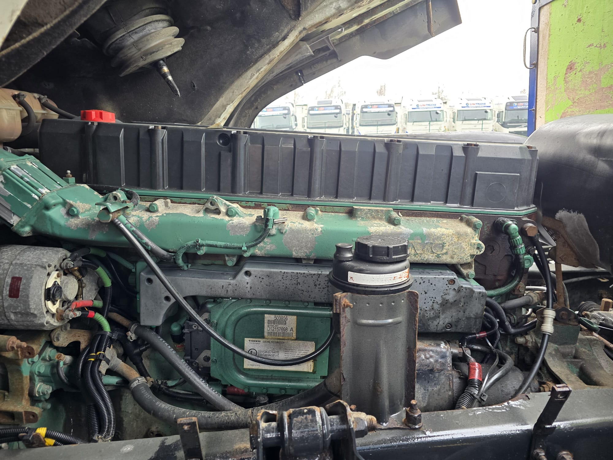 Volvo FM12 340 Rear Lift Sleeper Beavertail