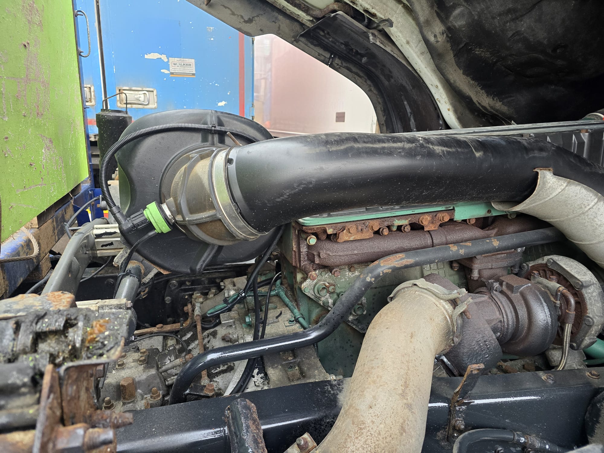Volvo FM12 340 Rear Lift Sleeper Beavertail
