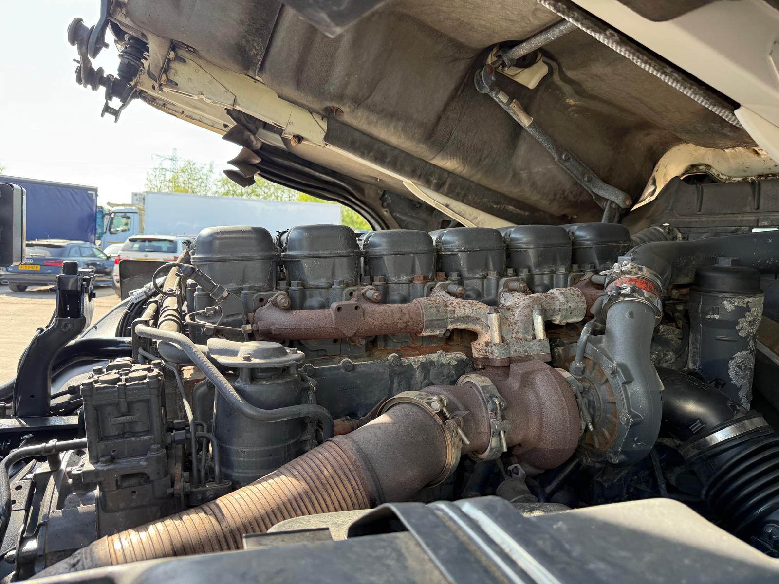Scania G410 8×4 Rest Cab Hookloader Drawbar