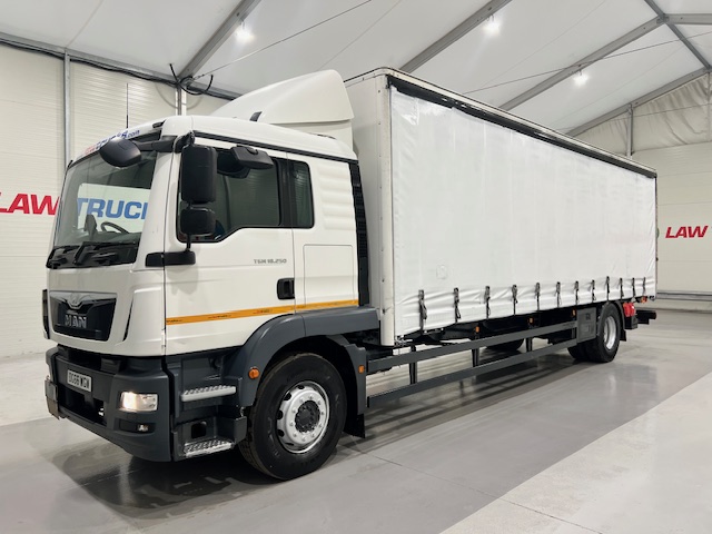 MAN TGM 18.250 4×2 Sleeper Cab Curtainsider