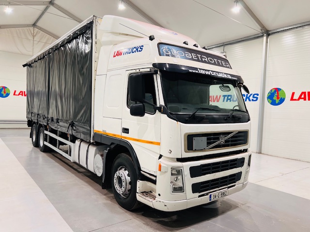 Volvo FM9 260 10 Tyre Sleeper Cab Curtainsider