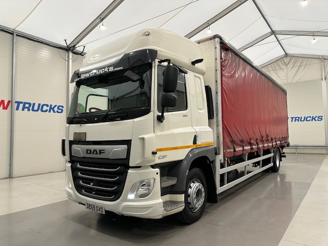 DAF CF 260 Sleeper Cab Curtainsider