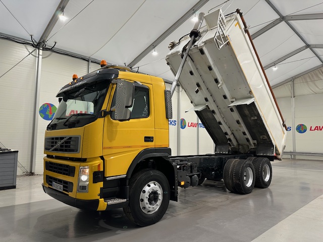 Volvo FM 300 6×4 Day Cab Tipper