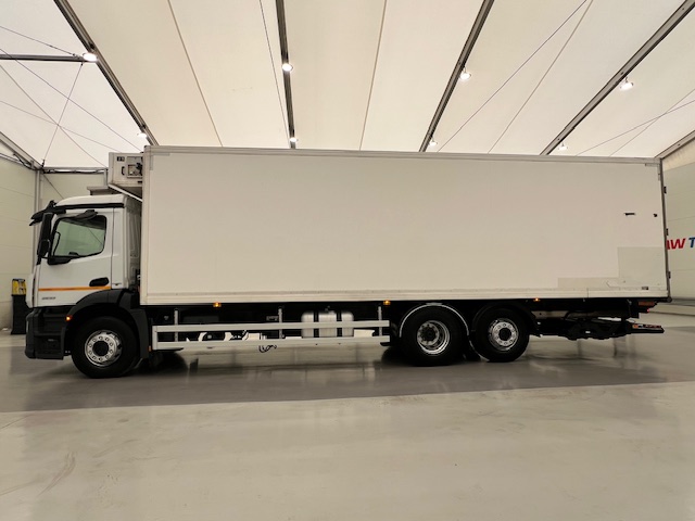 Mercedes Actros 2532 6×2 Rear Lift Day Cab Fridge Box