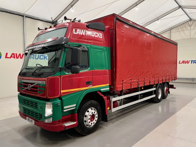Volvo FM 450 6×2 Sleeper Cab Curtainsider