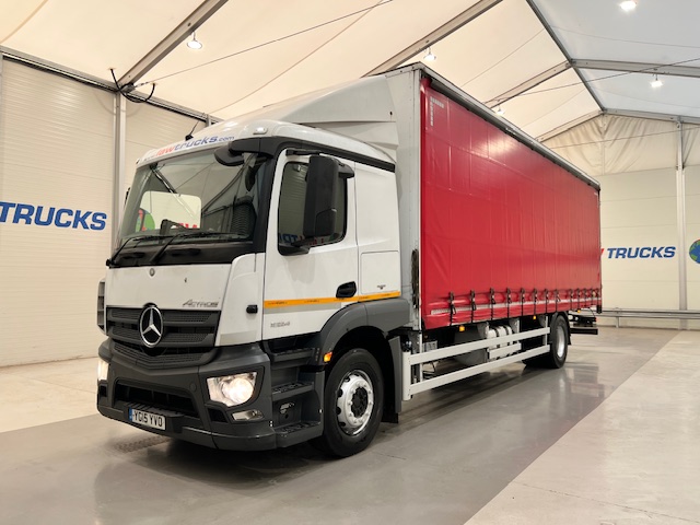 Mercedes Actros 1824 4×2 Sleeper Cab Curtainsider