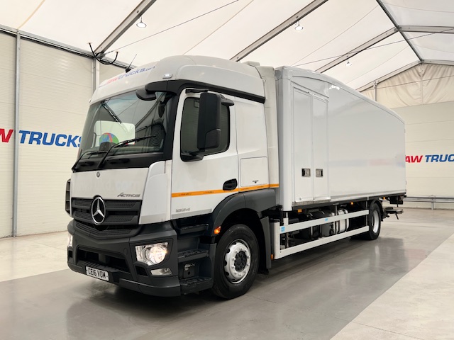 Mercedes Actros 1824 4×2 Sleeper Cab Fridge Box