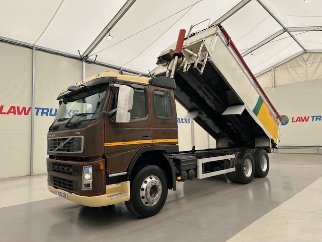 Volvo FM9 300 6×4 Sleeper Cab Tipper Manual