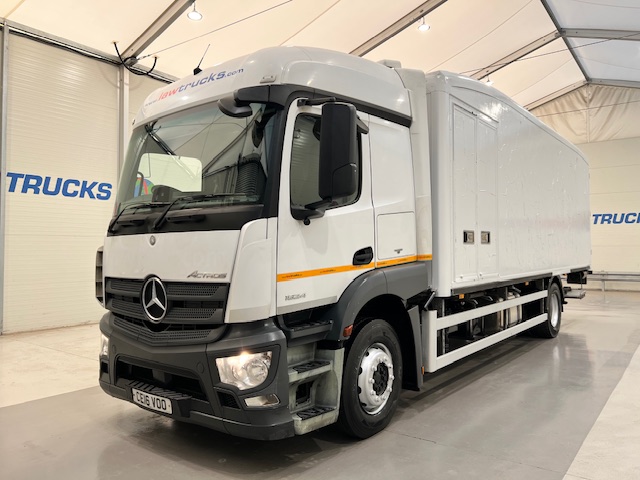 Mercedes Actros 1824 4×2 Sleeper Cab Fridge Box
