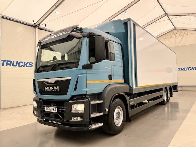 MAN TGS 26.320 6×2 Sleeper Cab Insulated Box Van