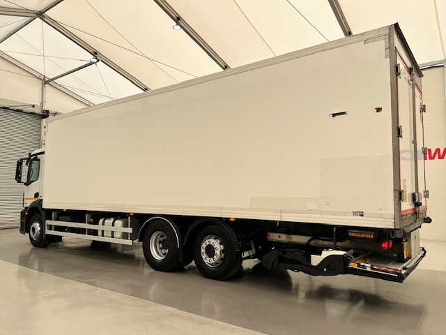 Mercedes Actros 2532 6×2 Rear Lift Day Cab Fridge Box