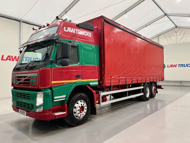 Volvo FM 450 6×2 Sleeper Cab Curtainsider
