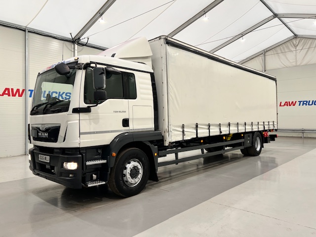 MAN TGM 18.250 4×2 Sleeper Cab Curtainsider