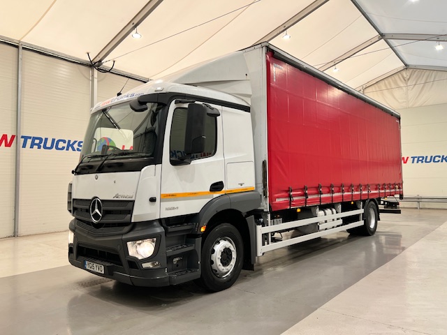 Mercedes Actros 1824 4×2 Sleeper Cab Curtainsider