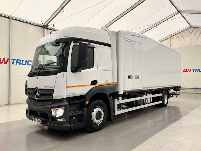 Mercedes Actros 1824 4×2 Sleeper Cab Fridge Box