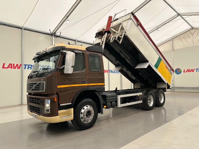 Volvo FM9 300 6×4 Sleeper Cab Tipper Manual