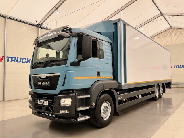 MAN TGS 26.320 6×2 Sleeper Cab Insulated Box Van