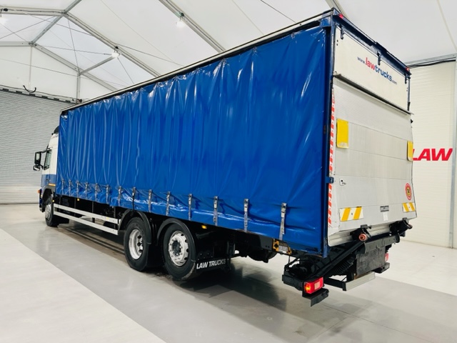 Volvo FM 300 6×2 Sleeper Cab Curtainsider