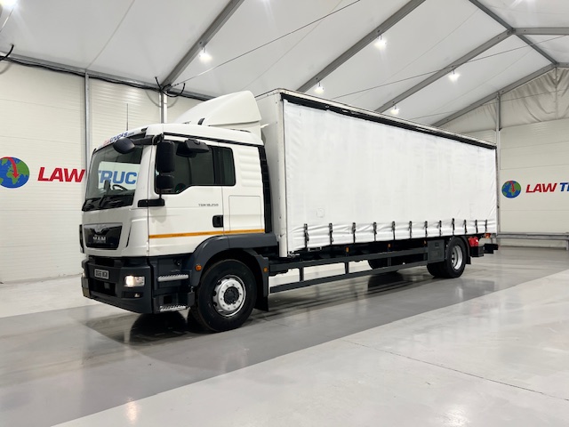 MAN TGM 18.250 4×2 Sleeper Cab Curtainsider
