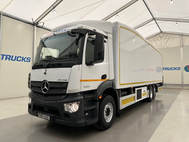 Mercedes Antos 2532 6×2 Rear Lift Day Cab Fridge Box