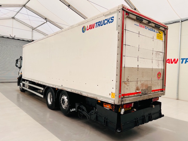 Iveco Stralis 310 AT Euro 6 6×2 Box Van