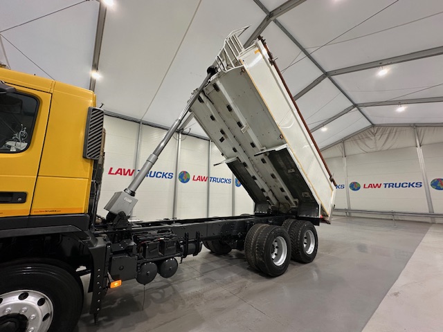 Volvo FM 300 6×4 Day Cab Tipper