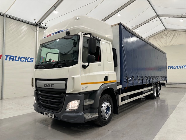 DAF CF 330 6×2 Rear Lift Sleeper Cab Curtainsider