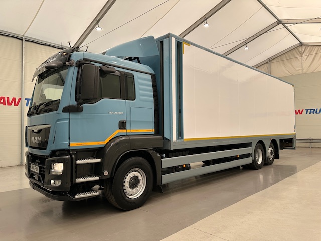 MAN TGS 26.360 6×2 Sleeper Cab Insulated Box Van