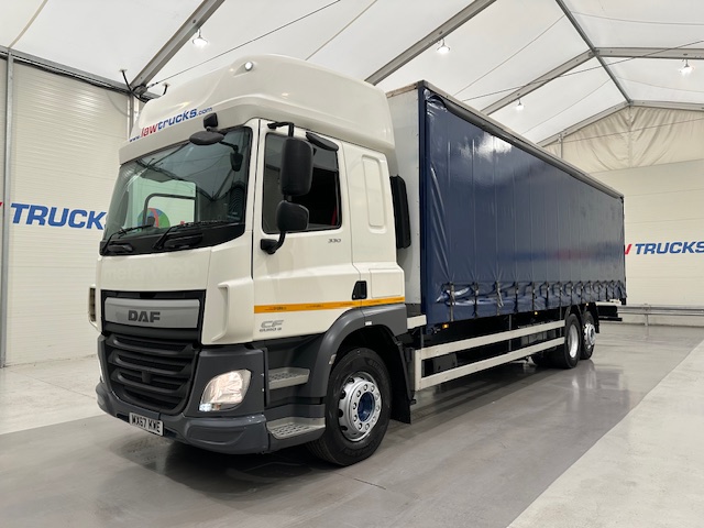 DAF CF 330 6×2 Rear Lift Sleeper Cab Curtainsider