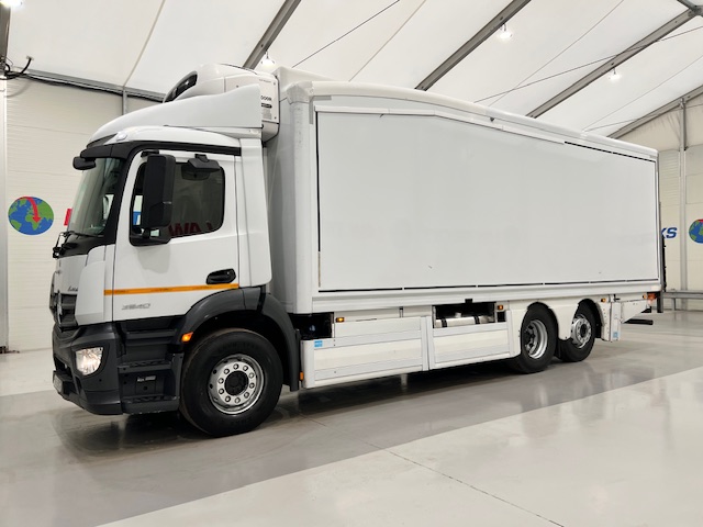 Mercedes Antos 2540 6×2 Rear Lift Day Cab Fridge Box
