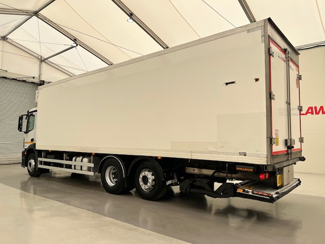 Mercedes Actros 2532 6×2 Rear Lift Day Cab Fridge Box