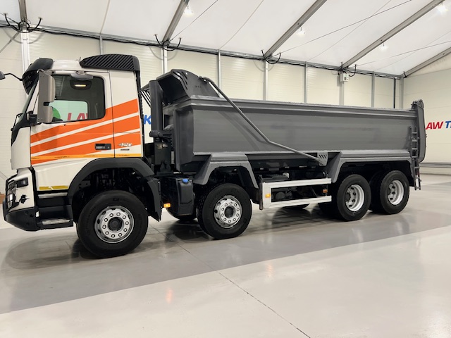 Volvo FMX 420 8×4 Day Cab Steel Tipper