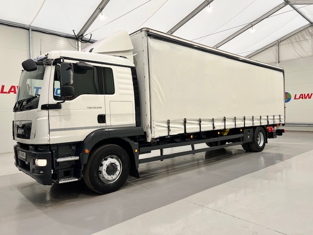 MAN TGM 18.250 4×2 Sleeper Cab Curtainsider