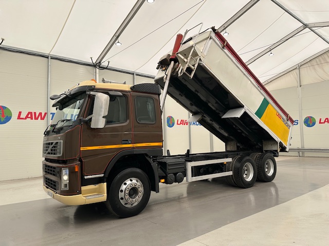 Volvo FM9 300 6×4 Sleeper Cab Tipper Manual