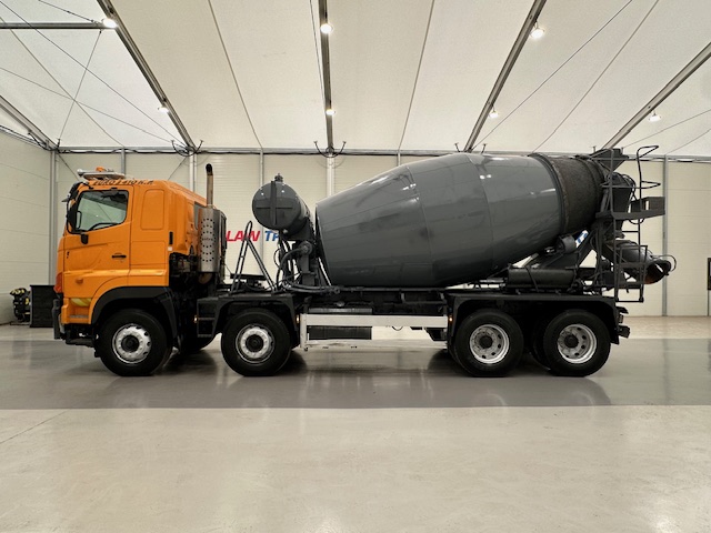 Hino 700 3241 8×4 Cement Mixer