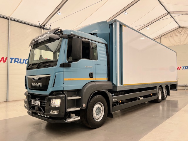 MAN TGS 26.320 6×2 Sleeper Cab Insulated Box Van