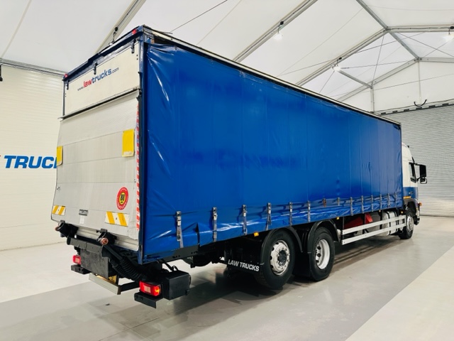 Volvo FM 300 6×2 Sleeper Cab Curtainsider