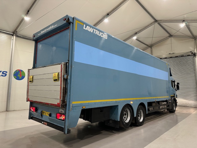 Scania P320 6×2 10 Tyre Rear Lift Insulated Box Van