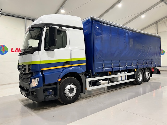 Mercedes Actros 2530 6×2 Sleeper Cab Curtainsider