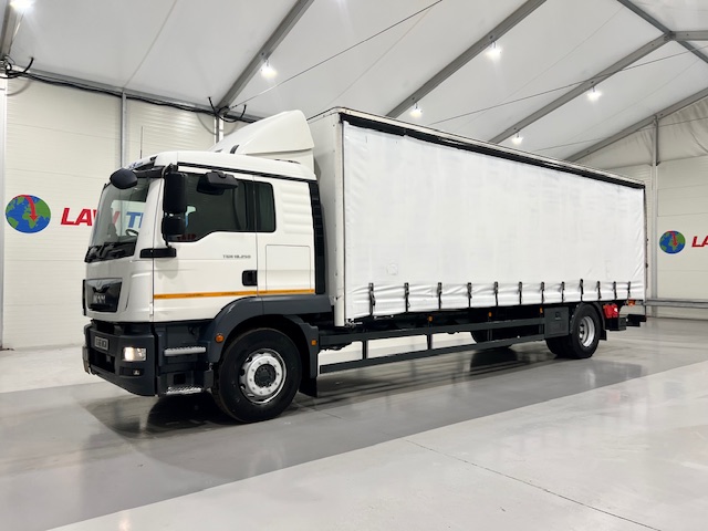 MAN TGM 18.250 4×2 Sleeper Cab Curtainsider
