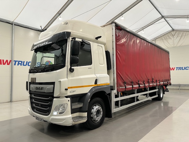 DAF CF 260 Sleeper Cab Curtainsider