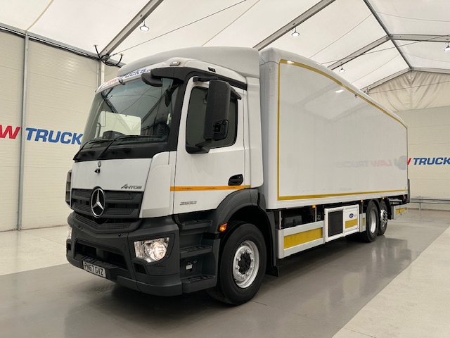 Mercedes Antos 2532 6×2 Rear Lift Day Cab Fridge Box