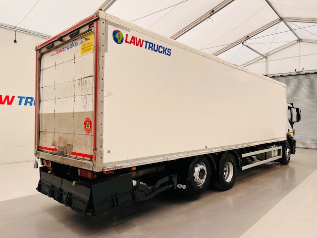 Iveco Stralis 310 AT Euro 6 6×2 Box Van