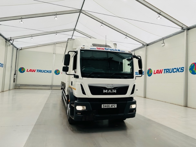 MAN TGM 18.250 Sleeper Cab Curtainsider