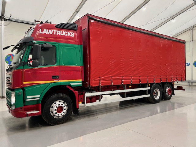 Volvo FM 450 6×2 Sleeper Cab Curtainsider