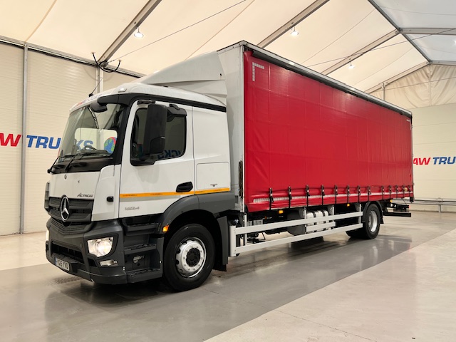 Mercedes Actros 1824 4×2 Sleeper Cab Curtainsider