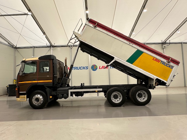 Volvo FM9 300 6×4 Sleeper Cab Tipper Manual