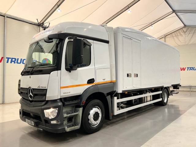 Mercedes Actros 1824 4×2 Sleeper Cab Fridge Box