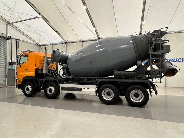 Hino 700 3241 8×4 Cement Mixer